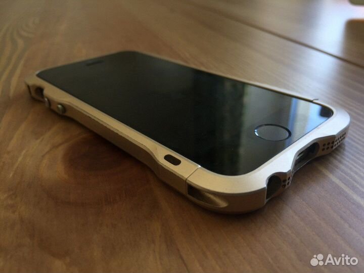 Бампер алюминиевый для iPhone SE