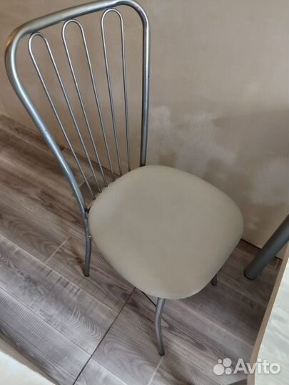 Стол и стулья