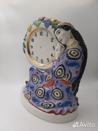 Фарфоровая статуэтка лфз Узбечка Подчасник 30е