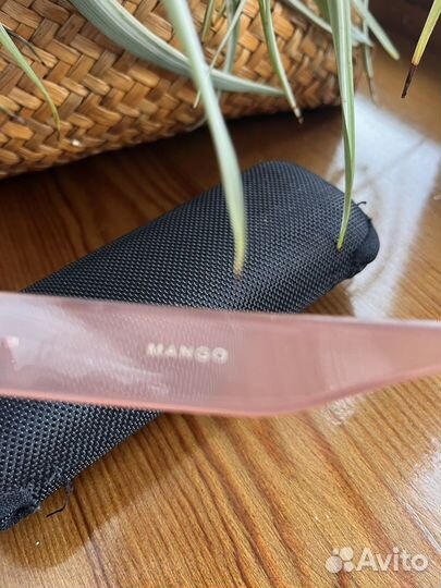Солнцезащитные очки женские Mango