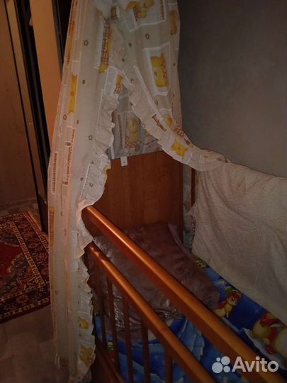 Кроватка с маятником