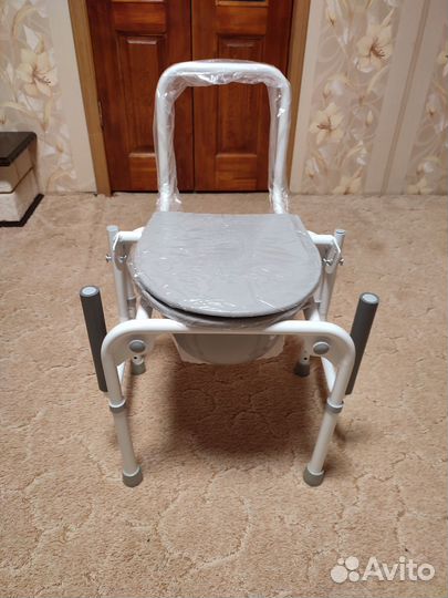 Кресло инвалидное с санитарным оснащением