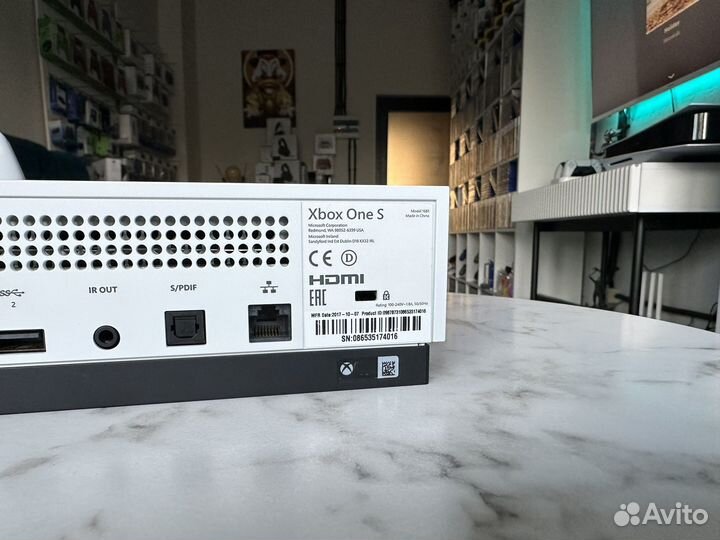 Xbox One S 500gb идеальное состояние гарантия