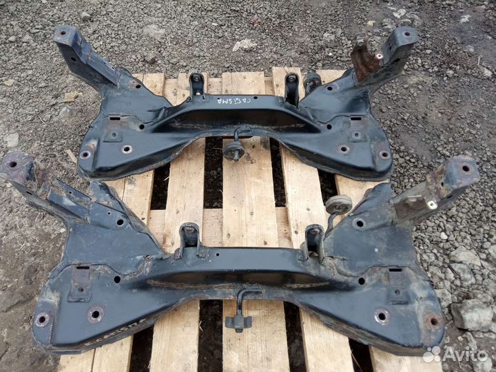 Подрамник балка подмоторная Mitsubishi Carisma