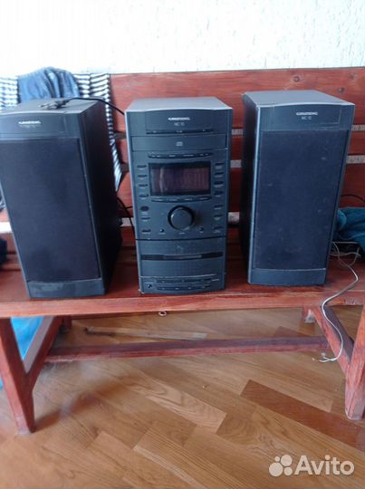 Фотоаппарат polaroid, Грюндик муз. центр