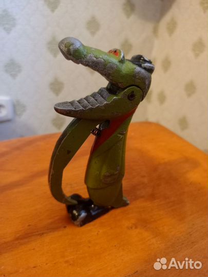 Редкий металлический орехокол