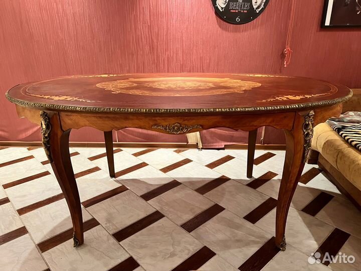 Стол обеденный из ореха