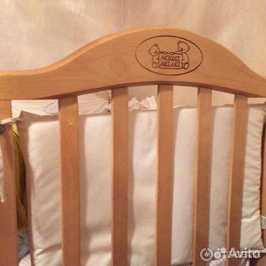 Детская кроватка с маятником