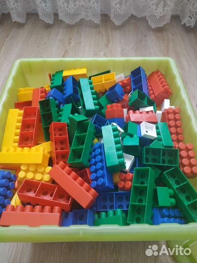 Конструктор большой около 500 деталей