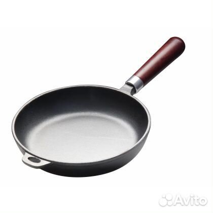 Сковорода чугунная 300/60 с деревянной ручкой Luxs