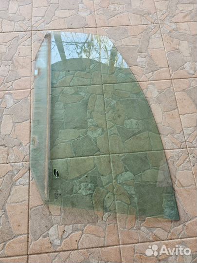 Стекло двери Volkswagen Touran