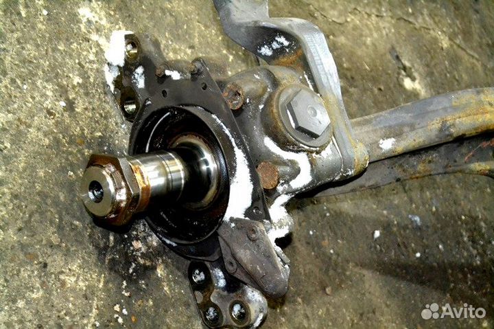 Поворотный кулак переднего моста, левый volvo FH