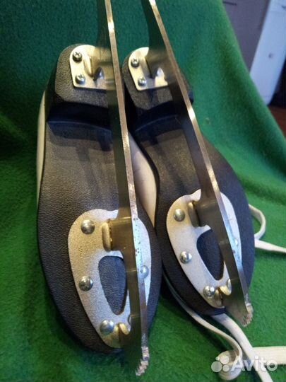 Коньки фигурные, р.30