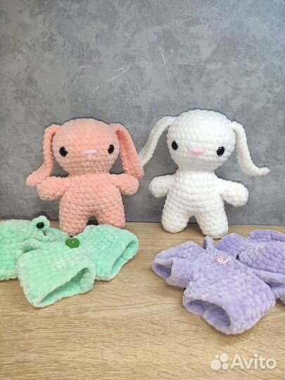 Вязаный зайчик в костюме, вязаные игрушки заяц