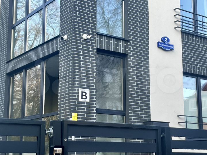 3-к. квартира, 130,1 м², 2/4 эт.