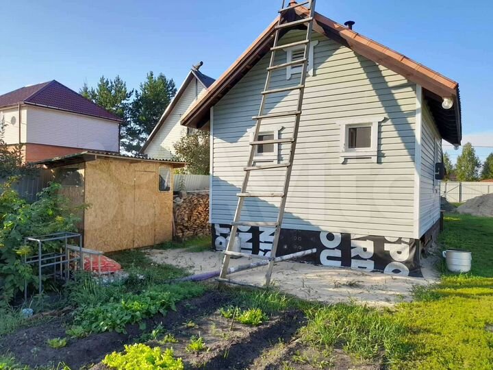 Дача 20 м² на участке 10 сот.