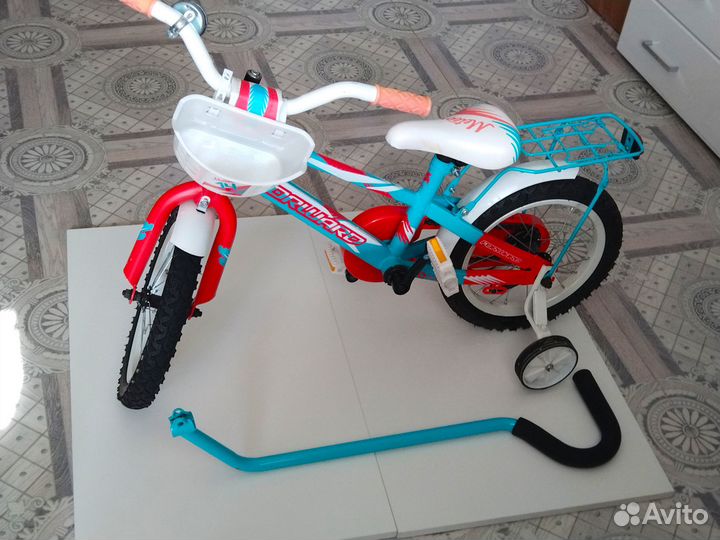 Детский велосипед трехколесный с ручкой