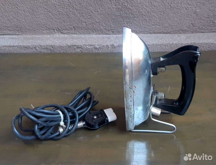 Старинный электрический утюг 1947года