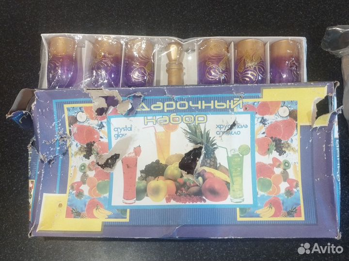 Графин с рюмками и бокалами