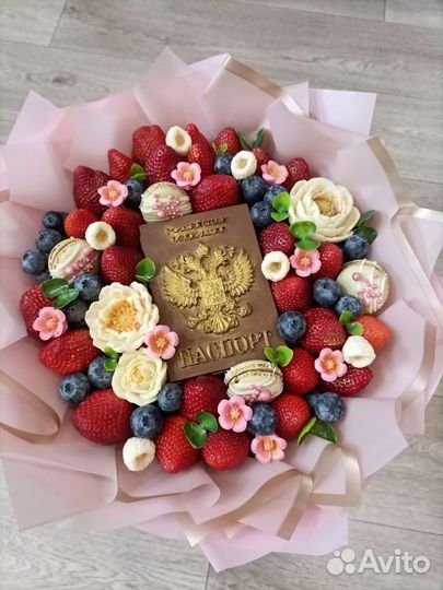 Букеты из клубники