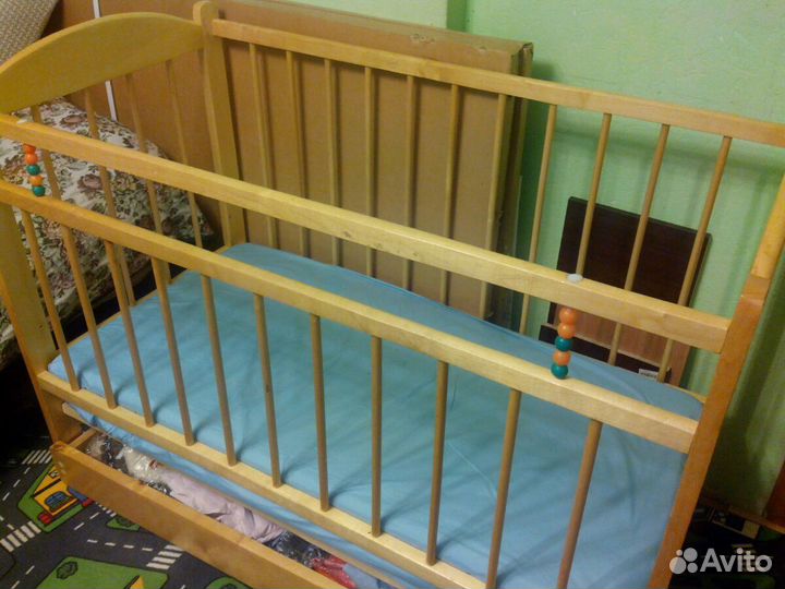 Детская кроватка с матрасом