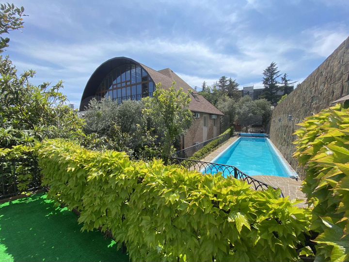 Дом 400 м² на участке 25 сот.