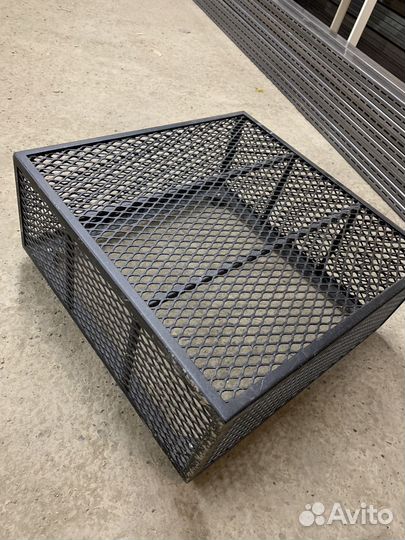 Подставка для цветов напольная металлическая