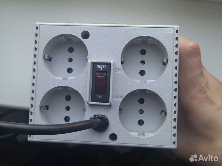 Стабилизатор напряжения