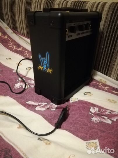 Электро гитара. Чёрно-белая