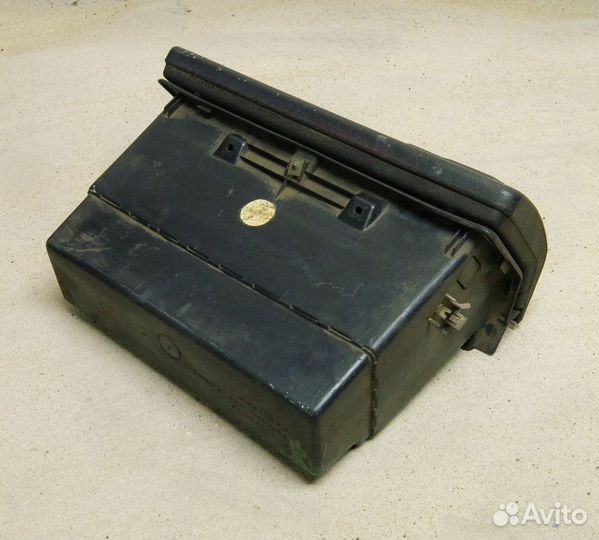 Бардачок VW Golf 3