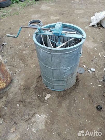 Медогонка 3 рамочная бу