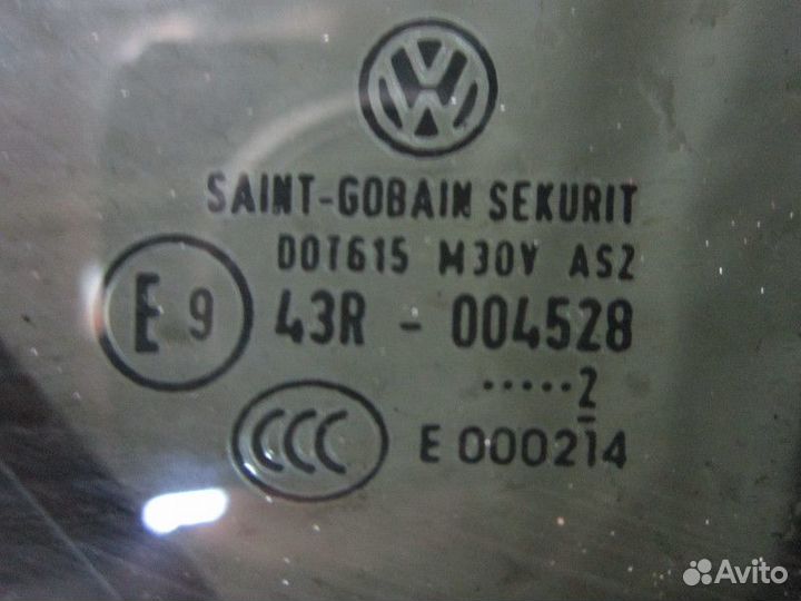 Стекло двери задней правой (форточка) VW Jetta 201