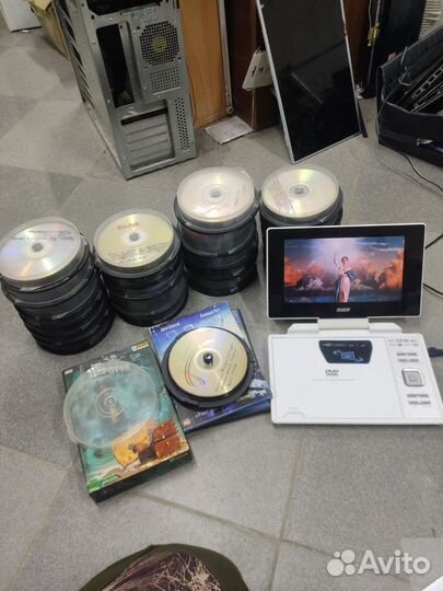 Портативный dvd плеер с USB, c SD+диски