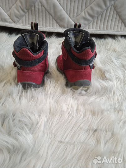 Продам детские ботинки Ecco