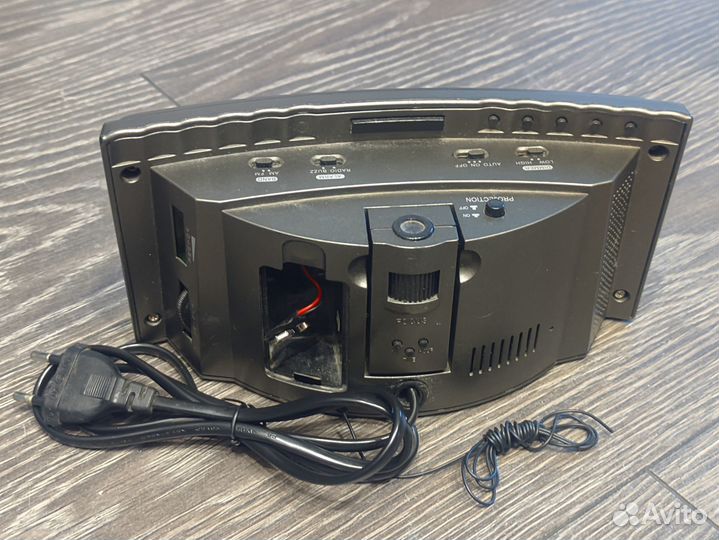 Радиочасы Vitek VT-3508