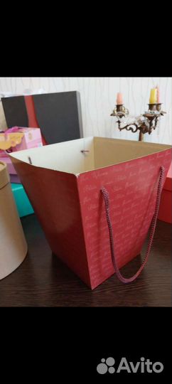 Коробки для подарков и цветов