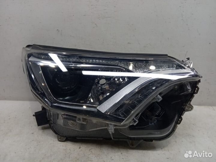 Фара правая Toyota Rav4 XA40 2015-2019