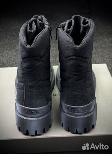 Ботинки Balenciaga strike boots