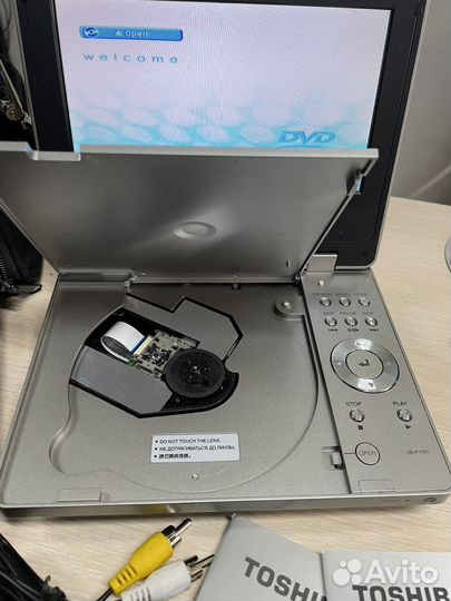 Портативный DVD-проигрыватель 7