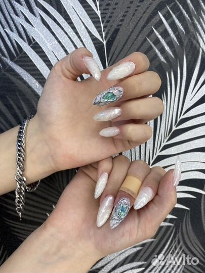 Маникюр, педикюр, наращивание ногтей