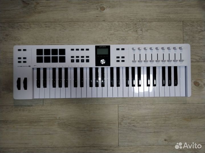 Arturia Keylab Essential 49 MK3 White и софт