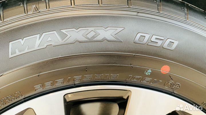 Dunlop SP Sport Maxx 050+ SUV 235/65 R18