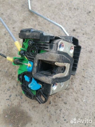 Замок двери передний правый Kia Rio 3 G4FC 2015