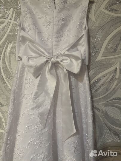 Нарядное белое платье для девочки