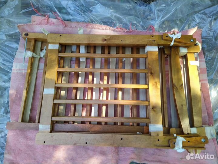 Детская кроватка с маятником