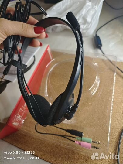 Наушники с микрофоном