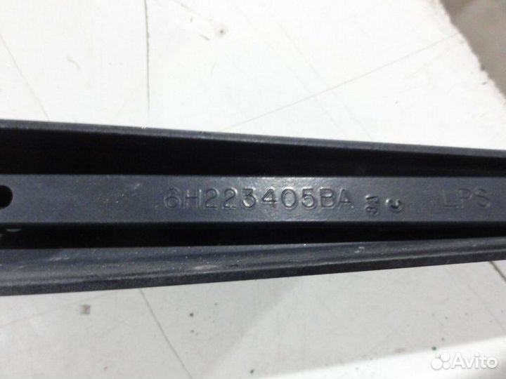 Поводок стеклоочистителя передний правый Land