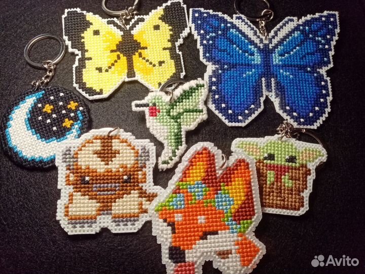 Брелоки и значки из вышивки крестом