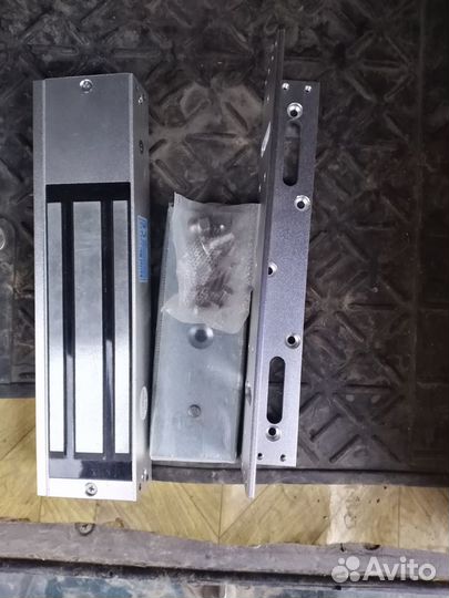 Электромагнитный замок DS-K4H258S с крепёж