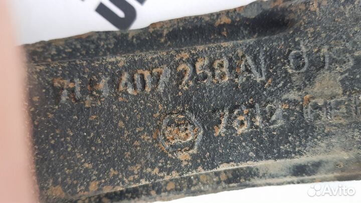 Кулак передний правый Cayenne Touareg Q7